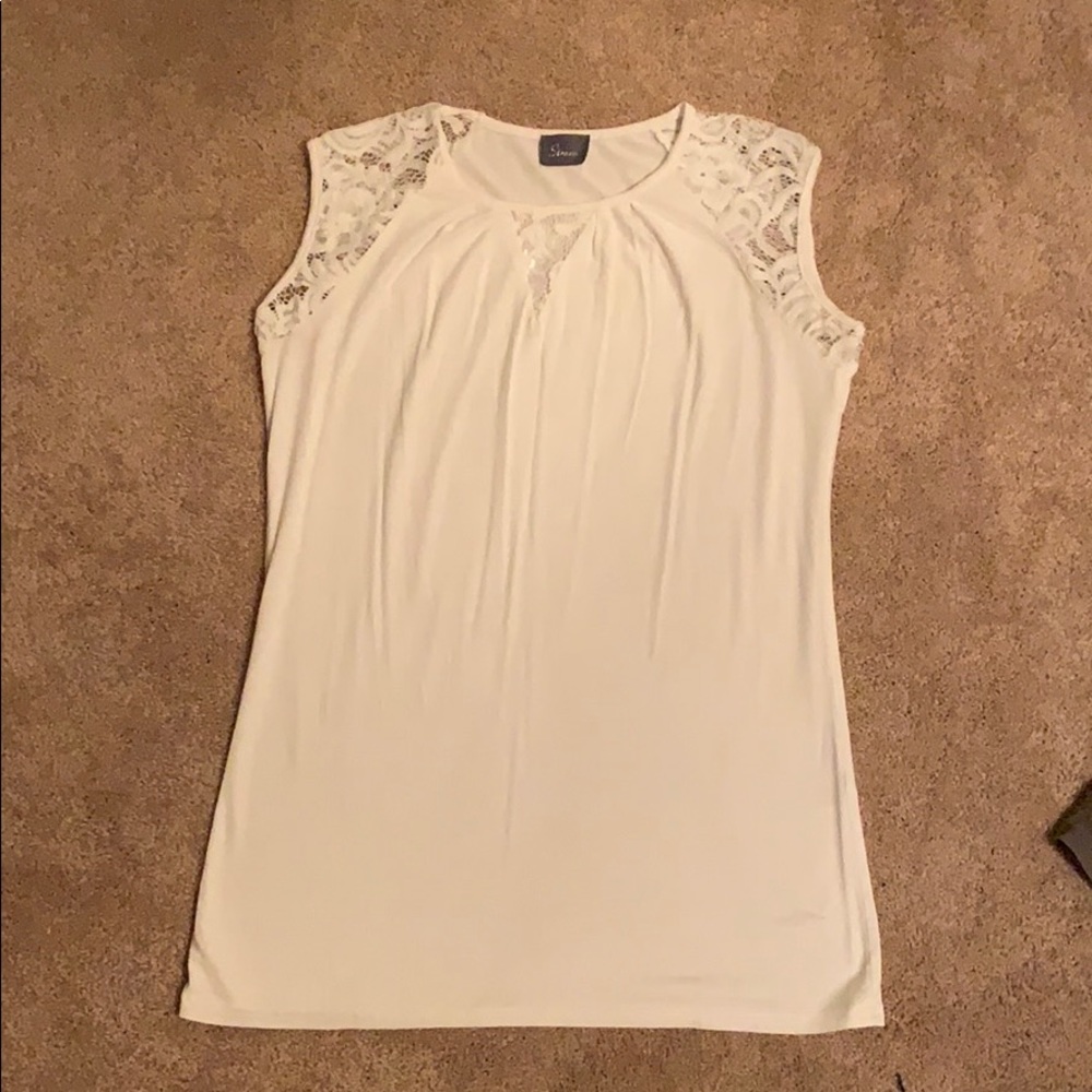 White shirt with lace sleeves